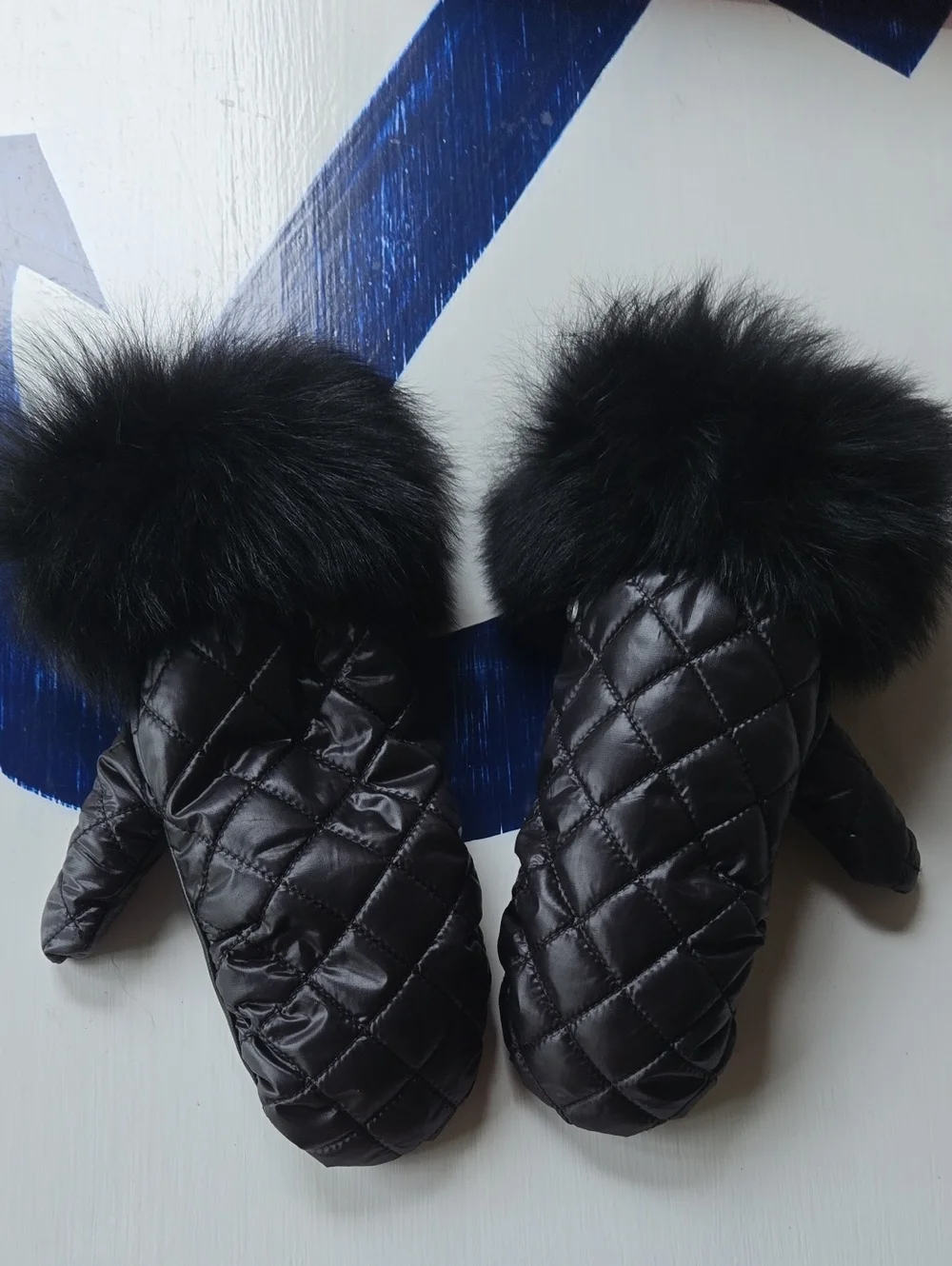 Ugg Black Quilted All-Weather Mitten Size L/XL